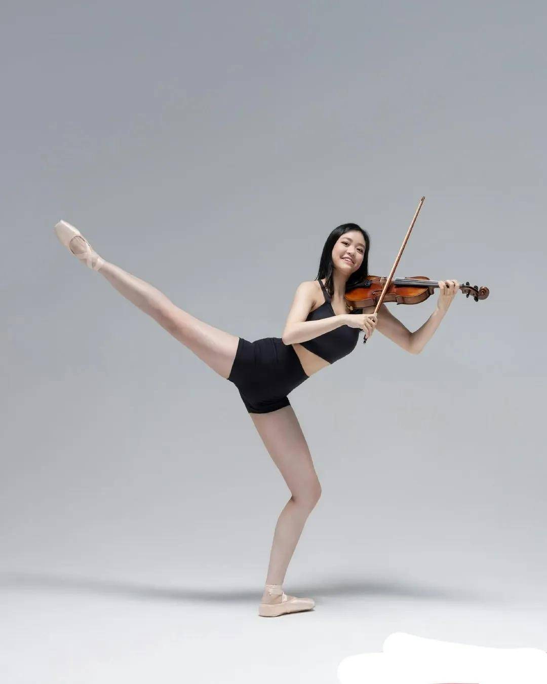 原创香港超级富豪女儿创业却得不到父亲支持刘秀盈21岁开舞蹈工作室