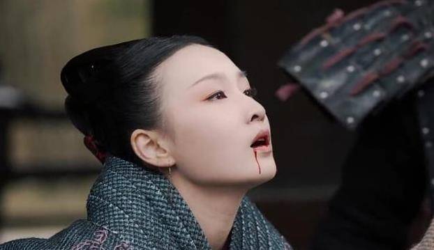 实际上,当小紫夫人自尽后,小绿将这件事情告诉了赵