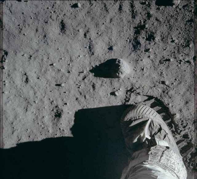 12名登月宇航员都得了怪病，美国几十年不敢登月的真相是什么？