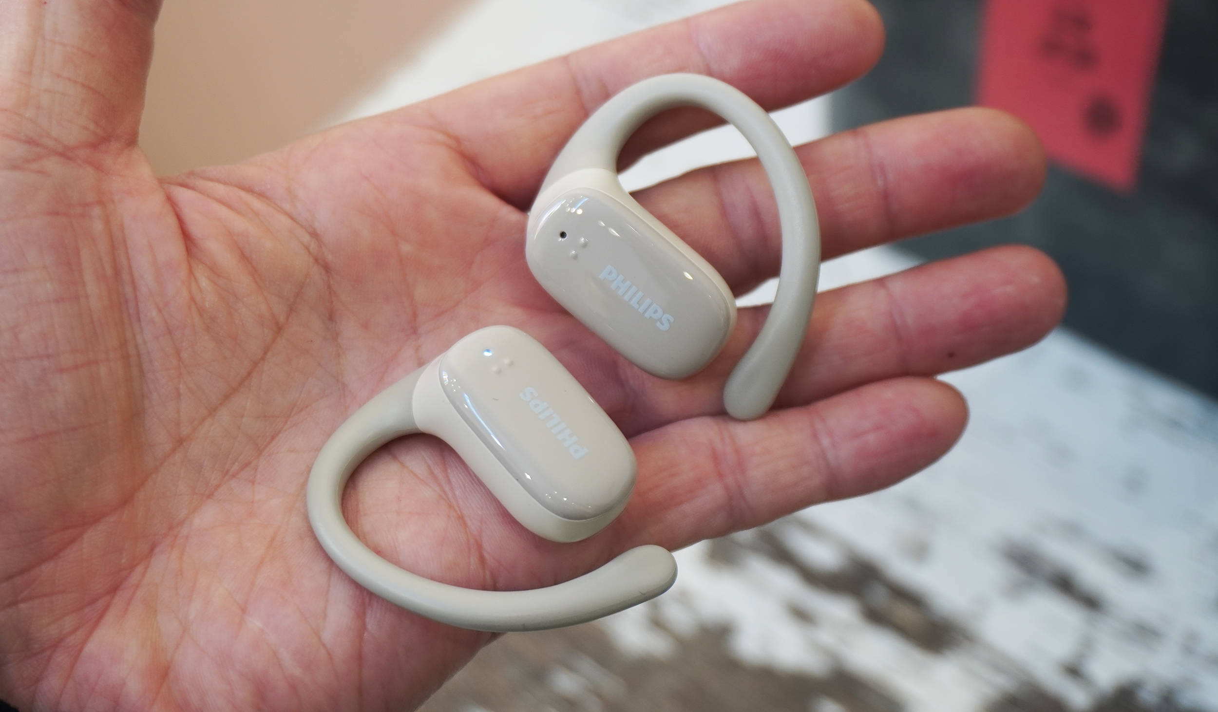 飞利浦 3708开放式耳机,比起普通tws蓝牙耳机,不入耳真是太舒适了.