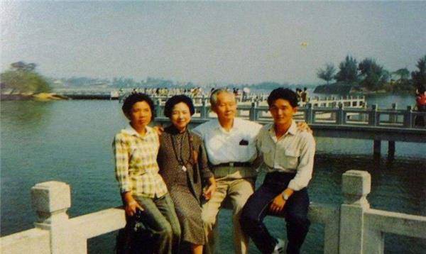 与她提出离婚,她答应,而后在家任劳任怨照看公婆_孙立人_龚夕涛_妻子