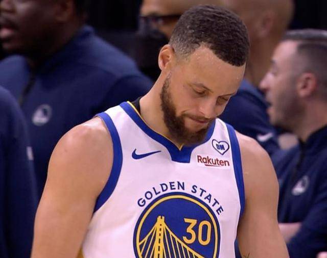 勇士艰难取胜魔术格林3分钟遭驱逐聚焦库里神情