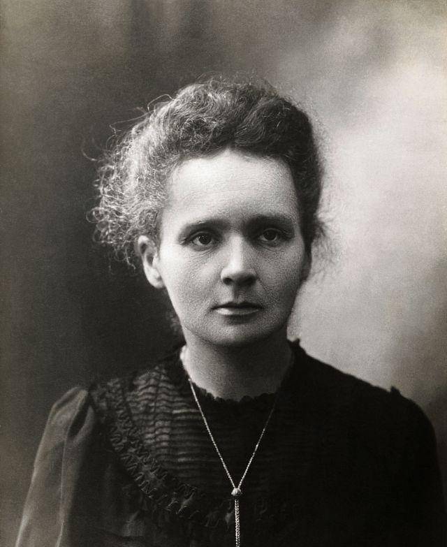 家中,遇见了她未来的事业伙伴与生活伴侣──皮埃尔居礼(pierrecurie