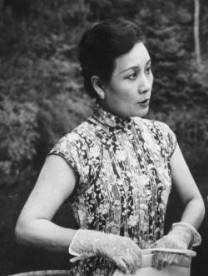 宋美龄的旗袍装中最后一张太优雅了