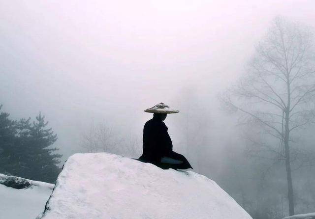 古人对于隐居生活非常推崇,在世人眼中,那些无欲无求的隐居者无忧无虑