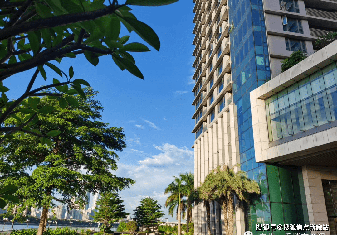 海珠半岛花园位于滨江东路,珠江泳场旁,是滨江东的一线江景大型豪宅