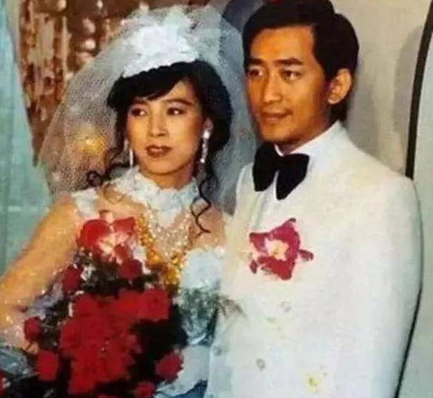 原创原创5婚5离分手女儿扬言圈养黎明的许纯美现在过得怎么样了