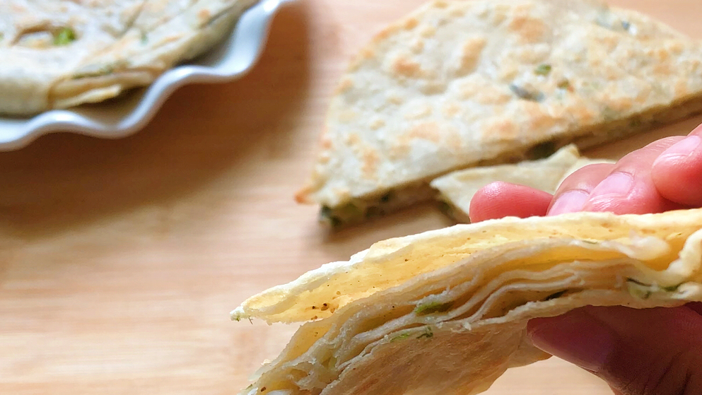 原创20层葱油饼最简单的做法学会这招你家的饼也能变千层好简单