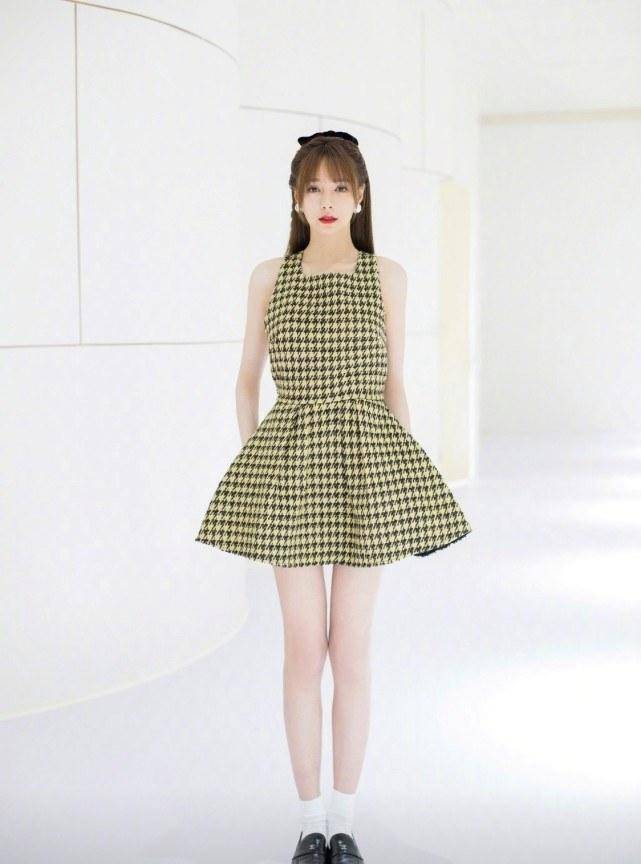 沈梦辰舞台表现耀眼十足私服look清新甜美简直太养眼了