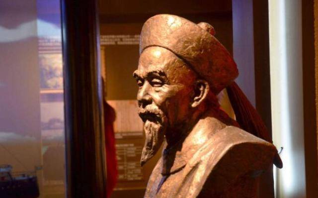 他对妹妹日久生情,长大后干脆娶妹为妻,生了个儿子,家喻户晓_李鸿章