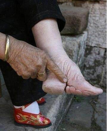 原创裹脚缠足三寸尽量三寸金莲真实照旧时的中国陋习