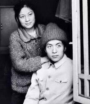 诗人变成刽子手,利斧砍断情丝,童话爱情终究成为人间梦魇_顾城_谢烨