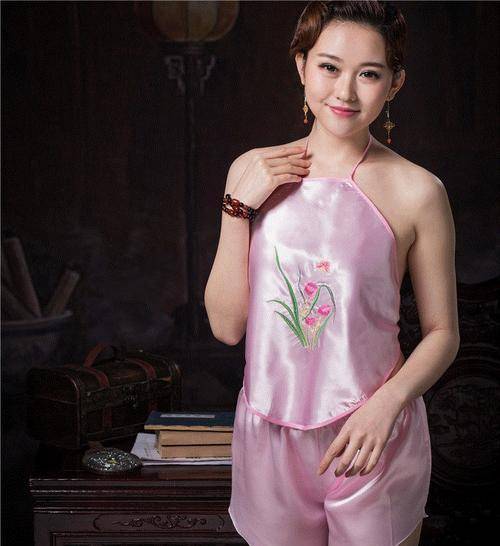 裸体女像与民国女性袒胸露背的着装风尚