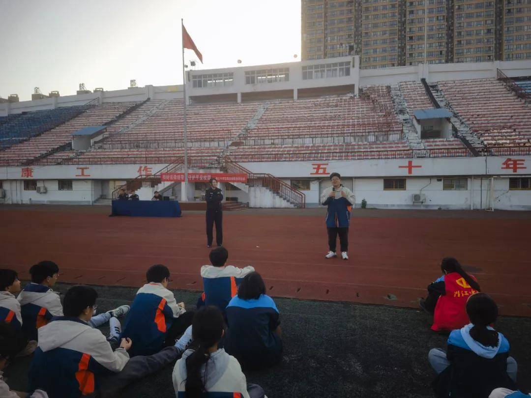 湖北省潜江中学增强法治观念拒绝校园欺凌