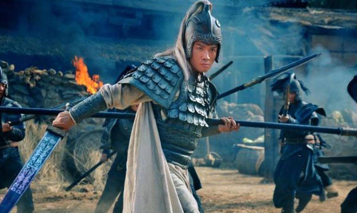 这把神兵就是亮银枪,而它的主人,就是鼎鼎大名的常山赵子龙.