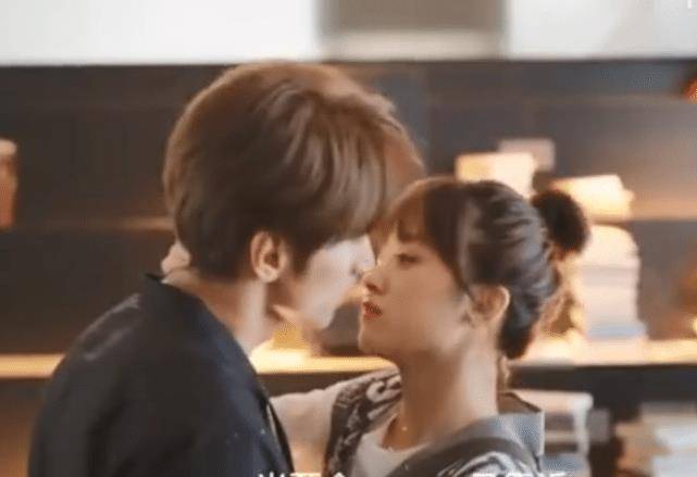 原创言承旭与小20岁沈月演情侣看到两人吻戏后网友像极了父女