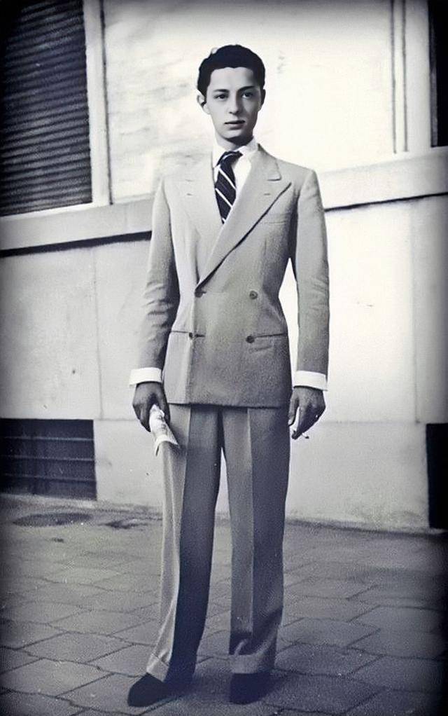 原本,乔瓦尼离开后,一切会交由阿涅利家族第三代詹尼接管,但不论从