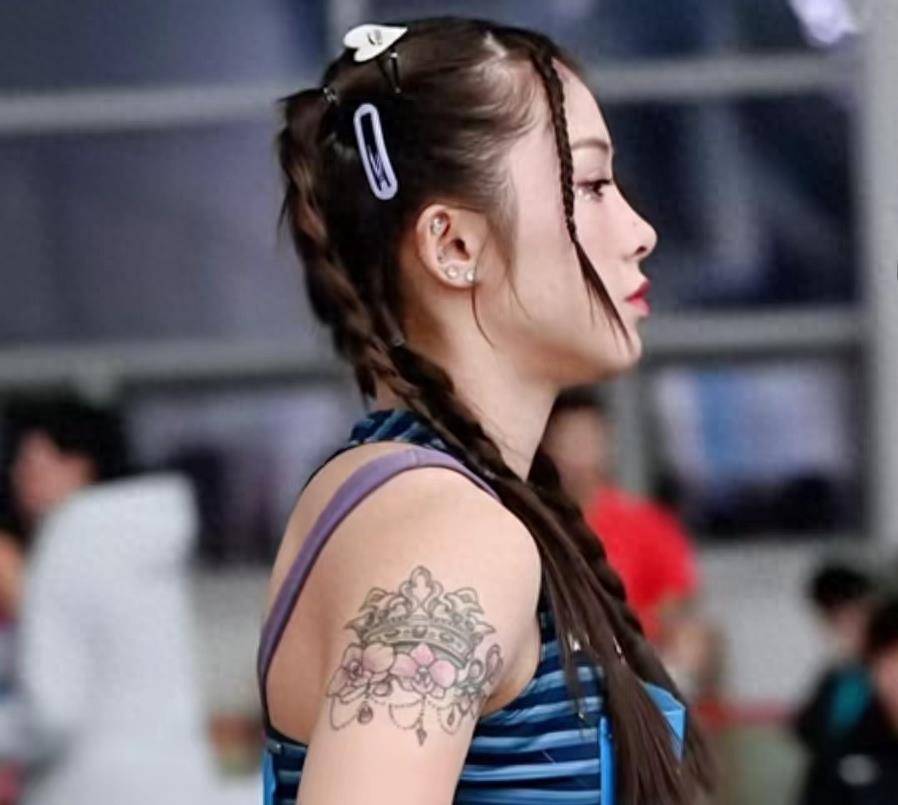 既负责赢又负责酷吴艳妮红指甲大胆发型打破女选手无形枷锁
