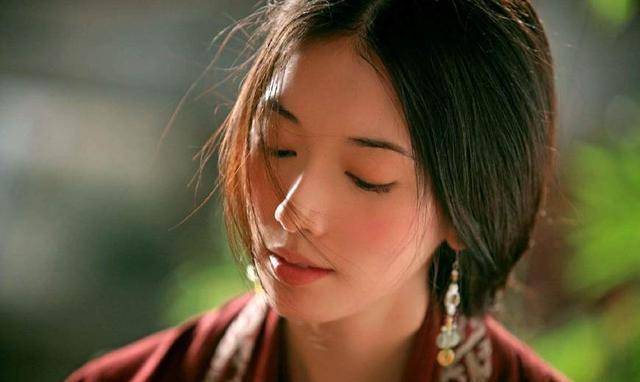 原创小乔与周瑜并非情投意合她只不过是周瑜的战俘还被剥夺了自由