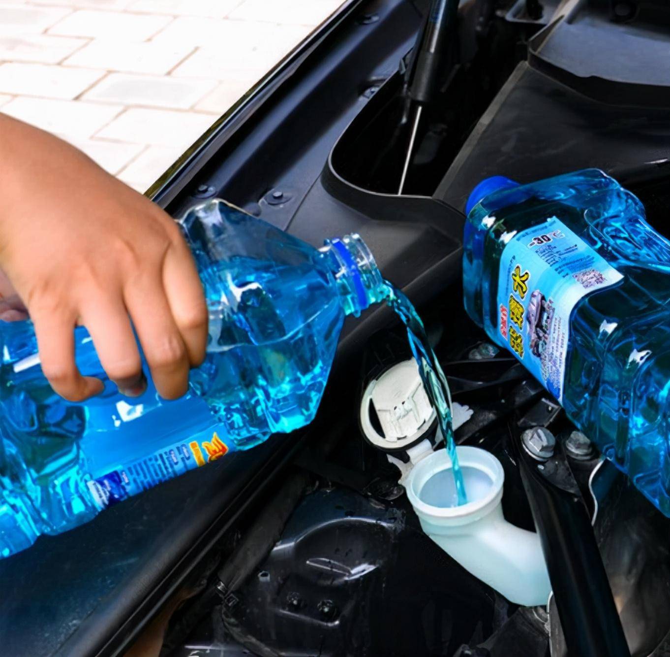 汽车玻璃水怎么加?看完suv排行榜网教会你_搜狐汽车_搜狐网