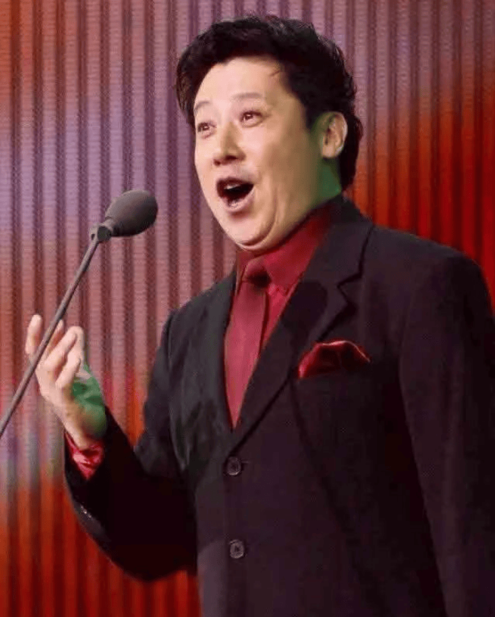 魏金栋多次上春晚被誉为新春第一唱娶圈外妻子恩爱幸福