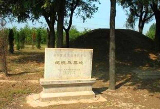 河北挖到纪晓岚墓坟前坐着七个女人揭开他的真实面目