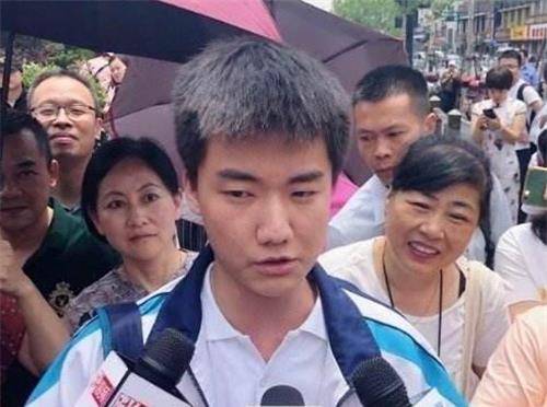 原创那个提前15分钟交卷说试卷太简单的考生林欢后来去了哪