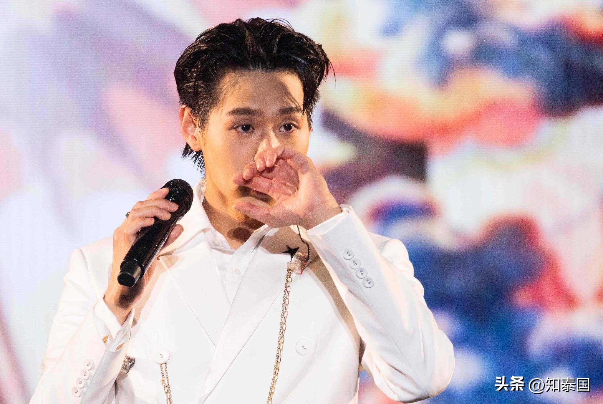 原创首位在华举办演唱会泰星billkin大获成功逾60000中粉奔赴现场