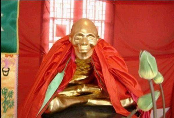 的肉身菩萨,个个佛法高深莫测,百年练就不腐真身_九华山_俗姓_慈航法