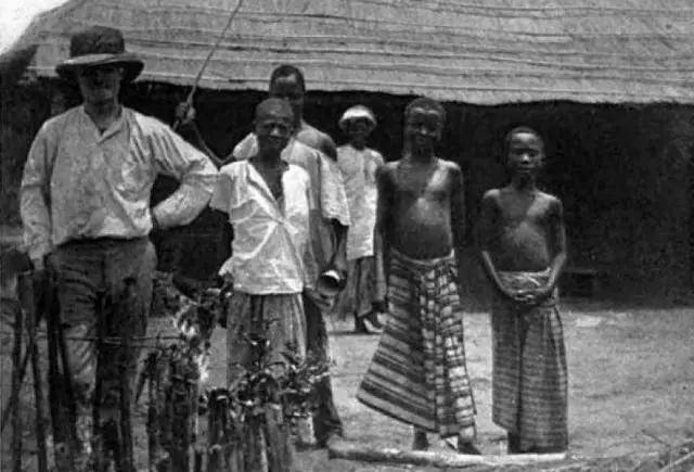 人类动物园把土著人当展品和猿一起表演流行一个世纪之久