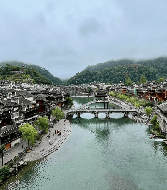 新余到凤凰古城旅游（新余到凤凰湾的公交车）《新余到凤凰古城怎么坐车》