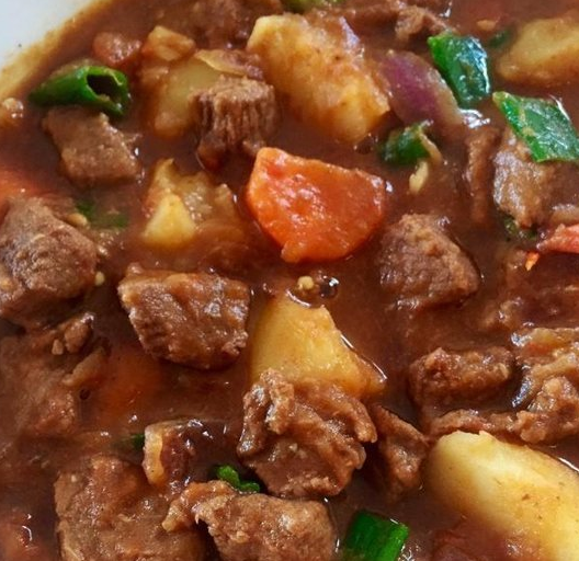 原本以为宫保鸡丁是城里人才吃得起的,现在农村人不仅会吃了,而且也会