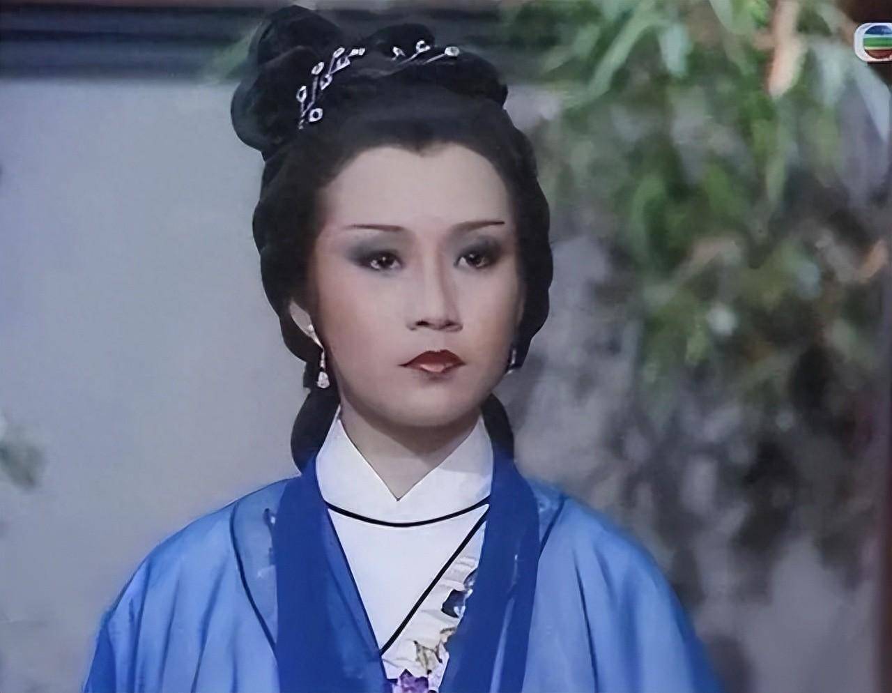 她不仅在戏中和"靖哥哥"有一段唯美的爱情,在现实生活中,欧阳佩珊的