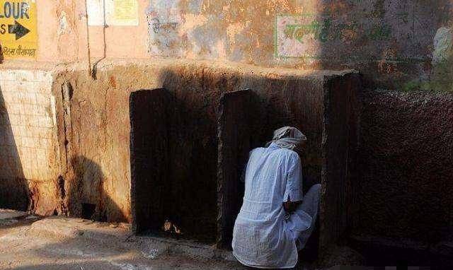 原创这个国家地大物博却有个奇怪风俗如果家里没厕所就娶不到老婆