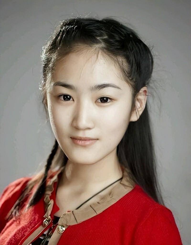 原创父母爱情都捧不红的女演员13岁考上戏如今却因整容无戏拍