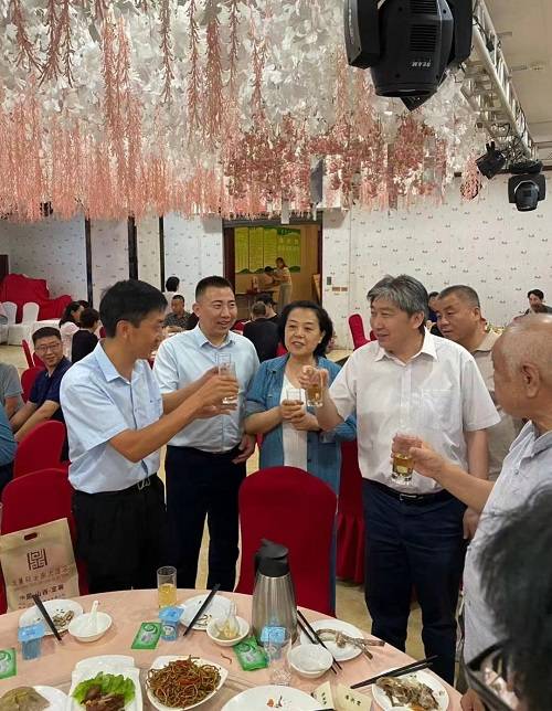 吕吉山点评定襄县委主要领导赵某的干部作风_康养_赵亚静_县委书记