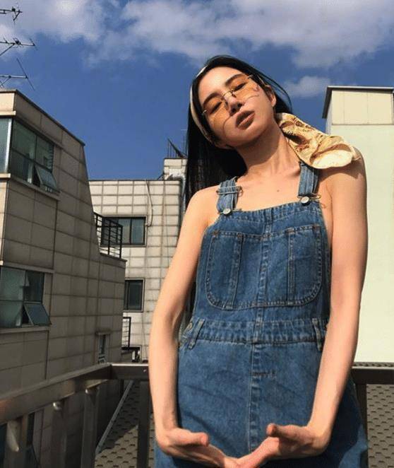 原创韩国女演员黄圣言私服穿搭秀好身材帅气个性slay全场