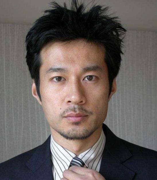 "宝藏大叔"谭凯:24岁成功30岁转行当演员,至今人红戏不红
