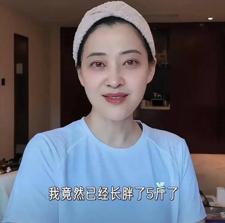 与一些依赖于节食减肥的女演员不同,梅婷选择了更健康的方式来应对这