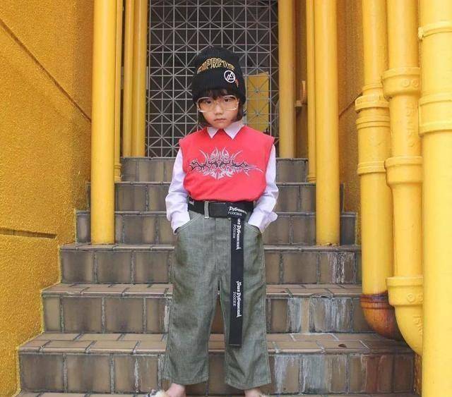 原创8岁女孩红遍网络,gucci,chanel都宠她,论时髦你还