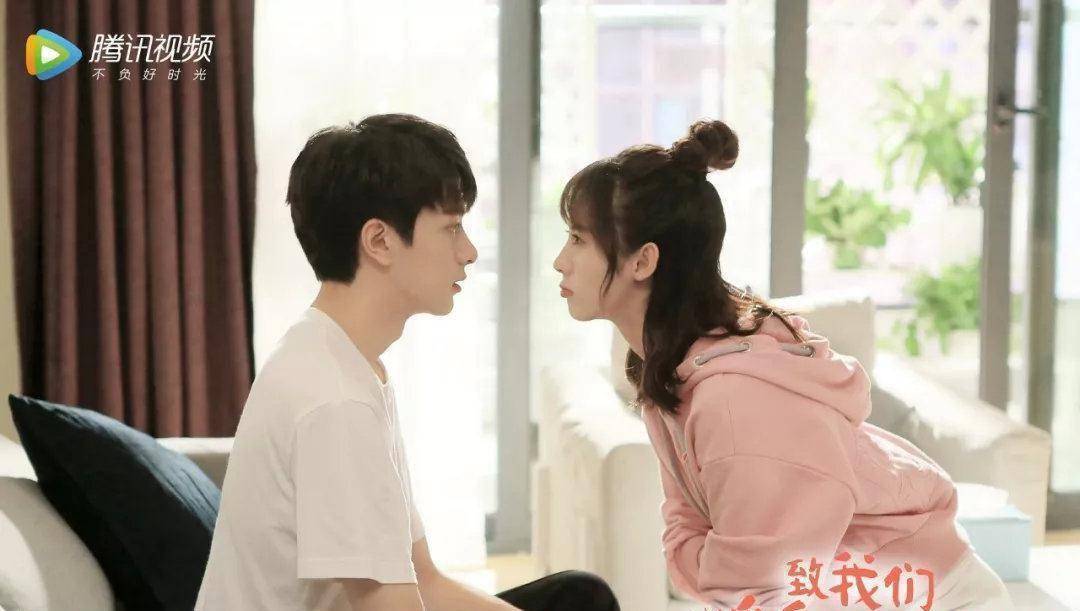 女主司徒末(邢菲 饰)和男主顾未易(林一 饰)误打误撞成为合租室友后