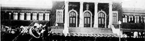 90年前中国最牛大学,拥有滑雪场飞机场,校长是《少帅》中的他_冯庸