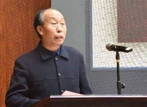 两个人赶紧收拾,准备出村乘坐长途汽车到西安博物馆