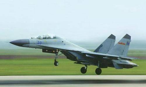 原创为买下苏27战机此空军中将带人把17名苏联将军喝的抬出宴会厅