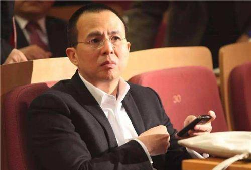 原创他是中国首富为让儿子留学美国捐了3亿结果连毕业证都没拿到