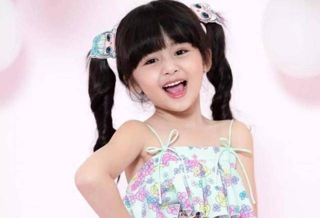 原创7岁女孩芙瑞雅参加选美穿起礼裙宛如超模长大又是美人胚子