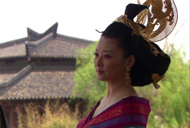 她是汉朝最完美女人,受宠不骄失宠不怨,守护亡夫陵墓度过余生_班婕妤