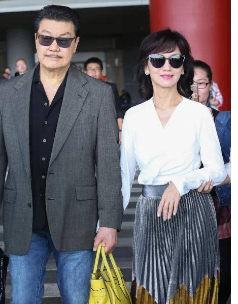 原创赵雅芝的3个儿子长子47岁次子44岁小儿子37岁个个让她骄傲