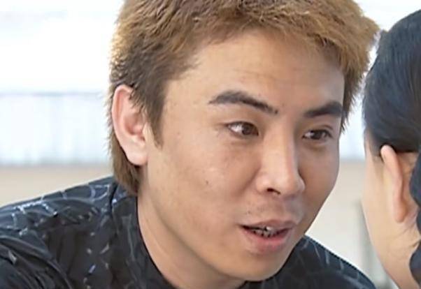 韩跃平潜回衡州没几天,在北国商城与刘华强手下金宝接头时被捕,要不是