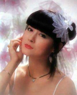 原创51岁的周海媚看上去只有30出头细出那些不老女神